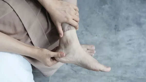 임신 중 마사지, 시기와 자세부터 다르게 잡습니다 — 초기·중기·후기로 나눠 보는 기준